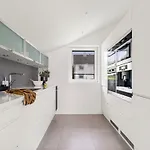 Moderne Sentral Med Fantastisk Utsikt Over Byen Villa