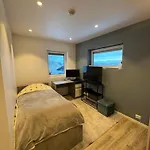 Moderne Sentral Med Fantastisk Utsikt Over Byen Villa *