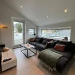 Moderne Sentral Med Fantastisk Utsikt Over Byen Villa *