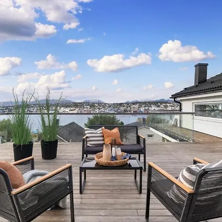 Moderne Sentral Med Fantastisk Utsikt Over Byen 빌라