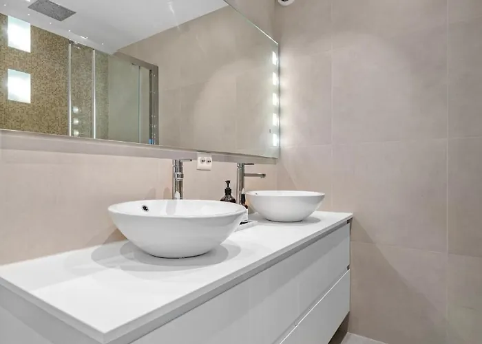 Moderne Sentral Med Fantastisk Utsikt Over Byen Вилла *