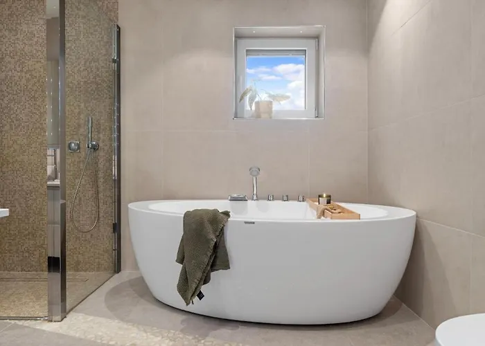 Moderne Sentral Med Fantastisk Utsikt Over Byen * Тромсё