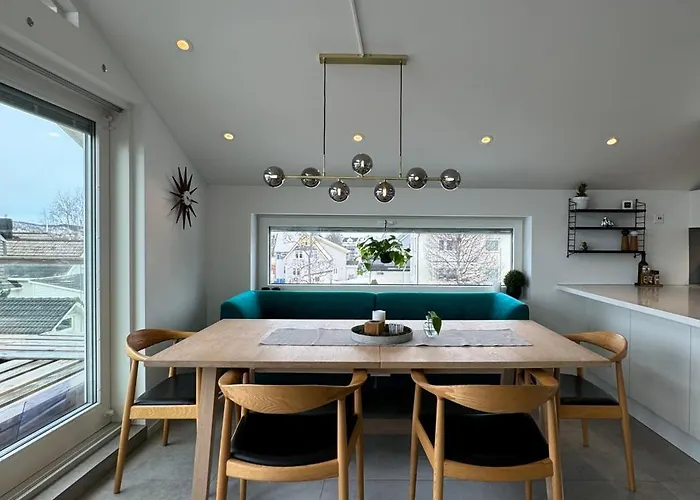 Moderne Sentral Med Fantastisk Utsikt Over Byen *